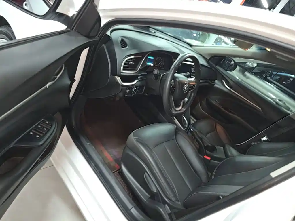 Buick Excelle 2022 — фото 16