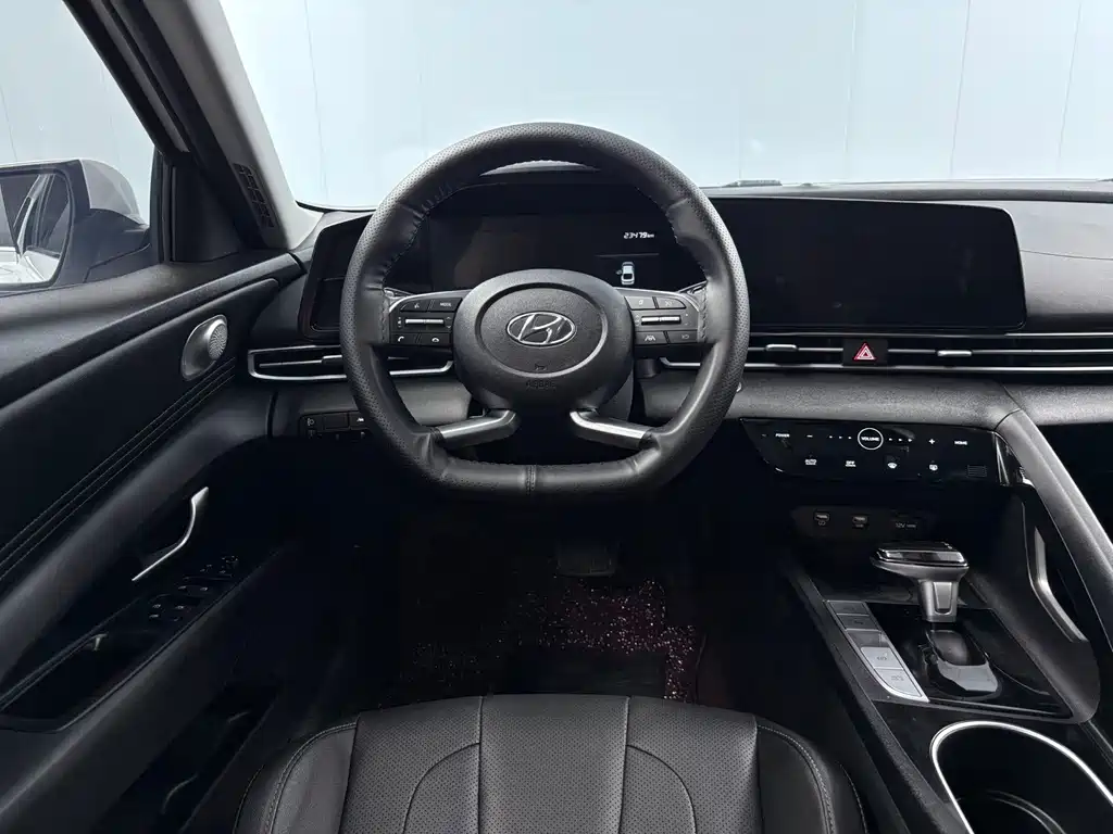 Hyundai Elantra 2023 — фото 6