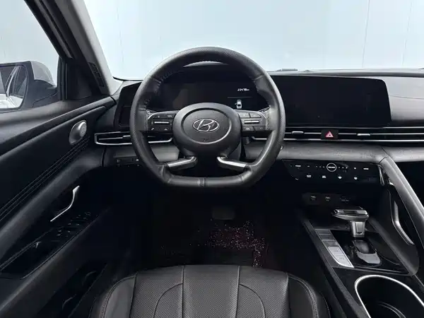 Hyundai Elantra 2023