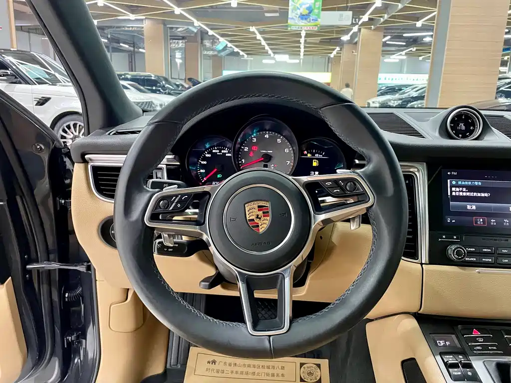 Porsche Macan 2018 — фото 12