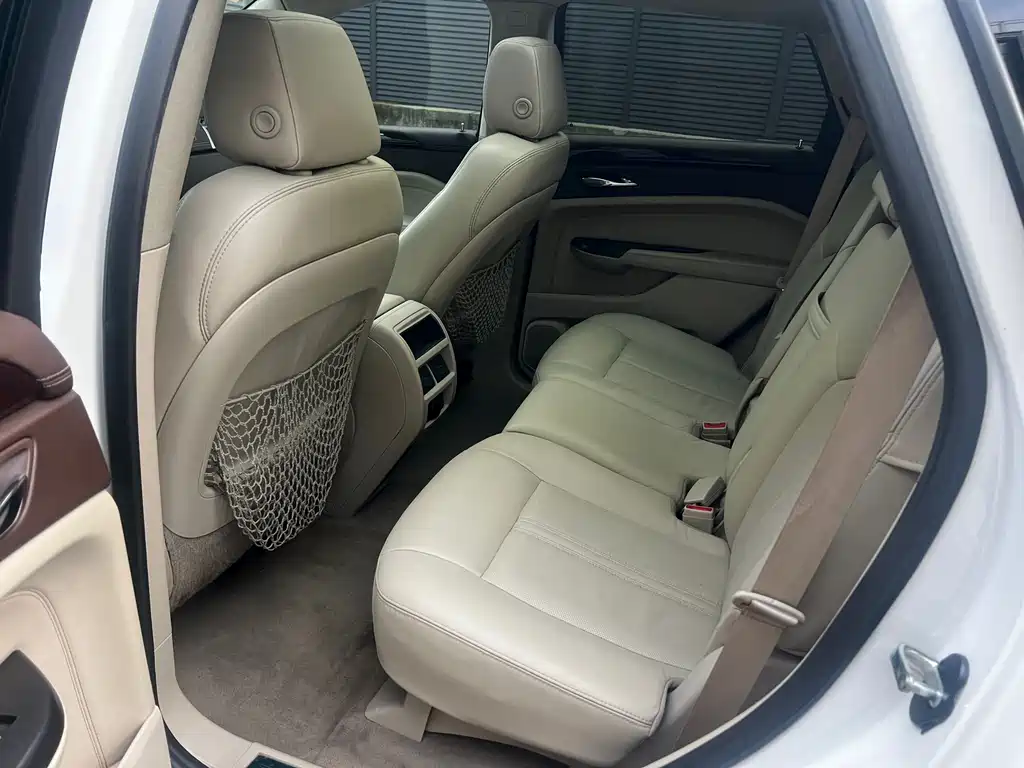 Cadillac SRX 2015 — фото 8