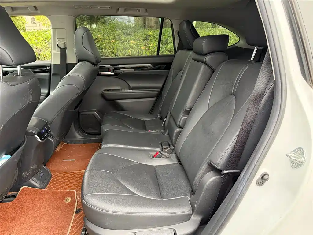 Toyota Highlander 2022 — фото 10