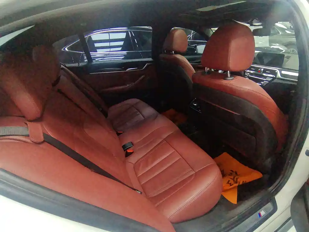 BMW 5 Series 2019 — фото 14