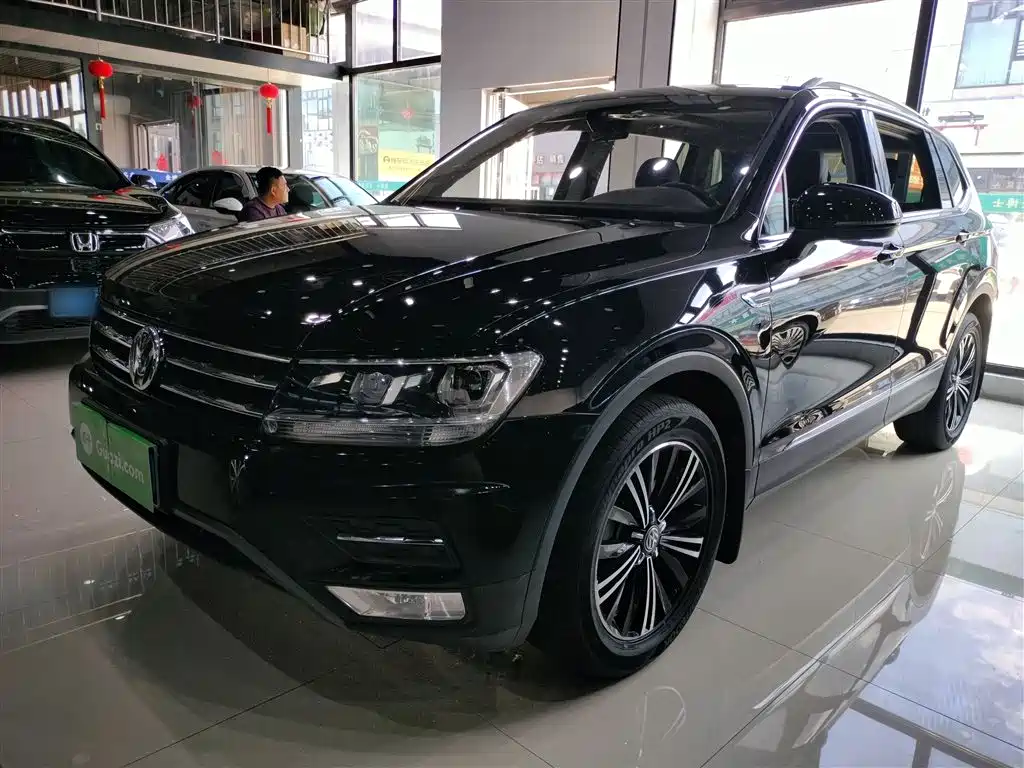 Volkswagen Tiguan L 2020 — фото 1