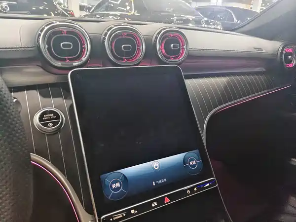 Mercedes-Benz C-Class 2025
