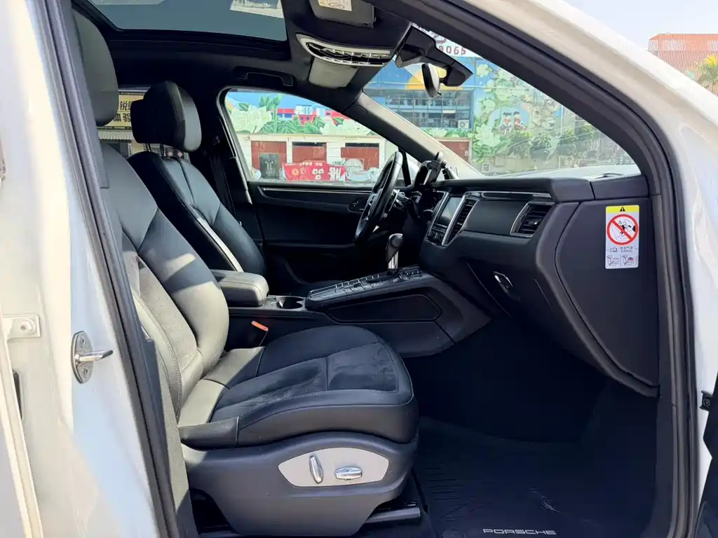 Porsche Macan 2017 — фото 12