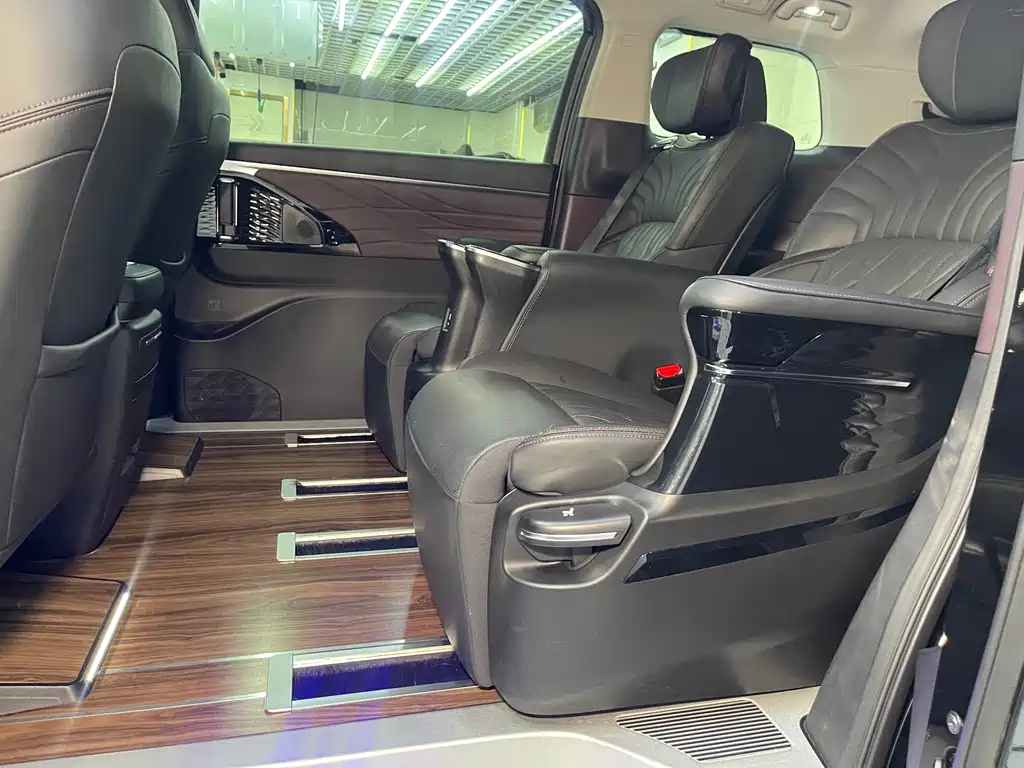 GAC Motor Trumpchi M8 2025 — фото 20