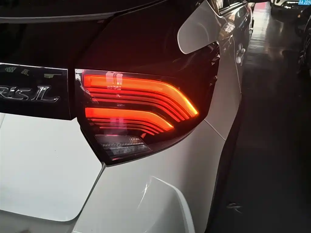 Toyota Yaris L 2020 — фото 8