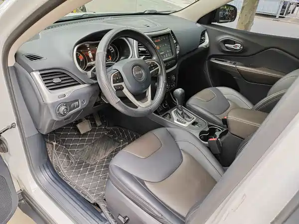 Jeep Cherokee 2021