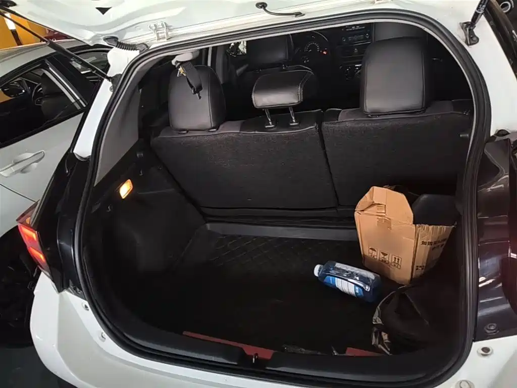 Toyota Yaris L 2020 — фото 19