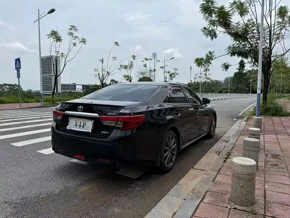 Toyota Reiz 2014
