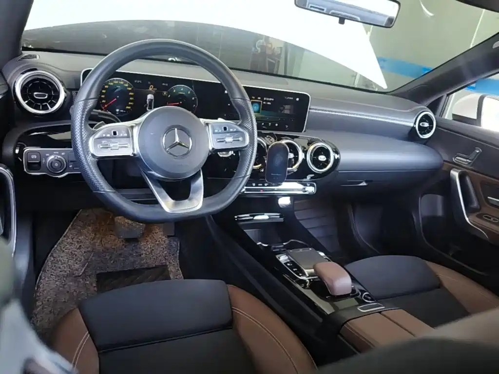 Mercedes-Benz A-Class 2019 — фото 10