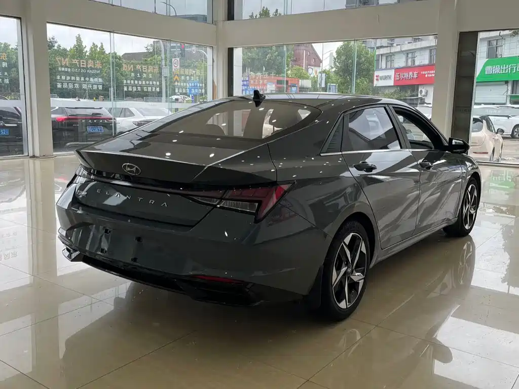 Hyundai Elantra 2022