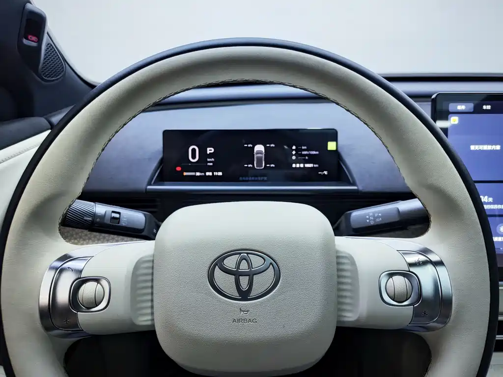 Toyota bZ3X 2025 — фото 11
