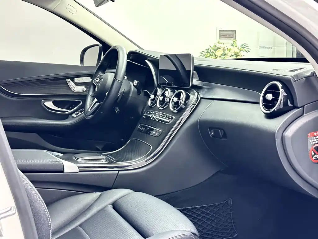 Mercedes-Benz C-Class 2019 — фото 17