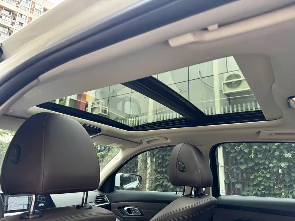 BMW 3 Series 2019 — фото 15