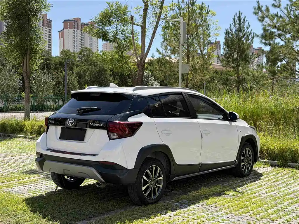 Toyota Yaris L 2023