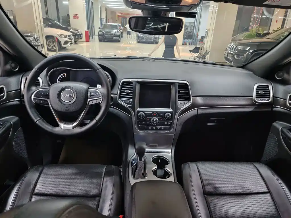 Jeep Grand Cherokee 2019 — фото 14