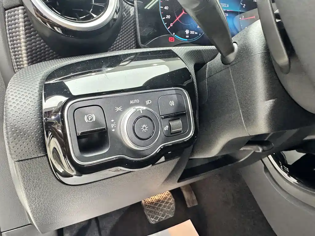Mercedes-Benz A-Class 2023 — фото 17