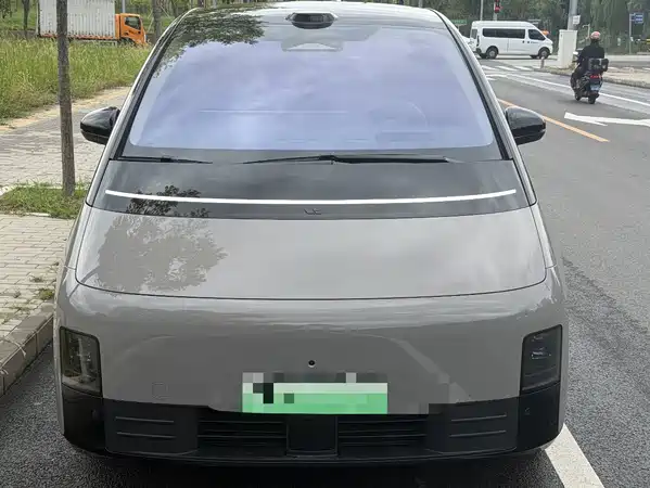 Li Auto MEGA 2025