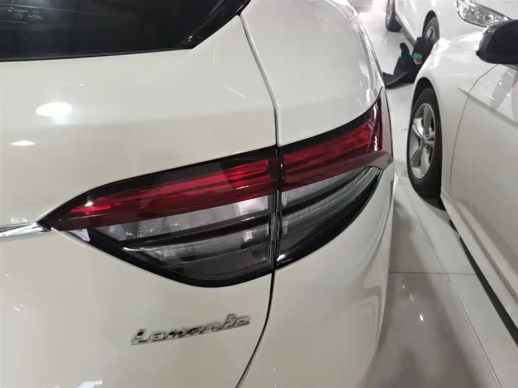 Maserati Levante 2018 — фото 8
