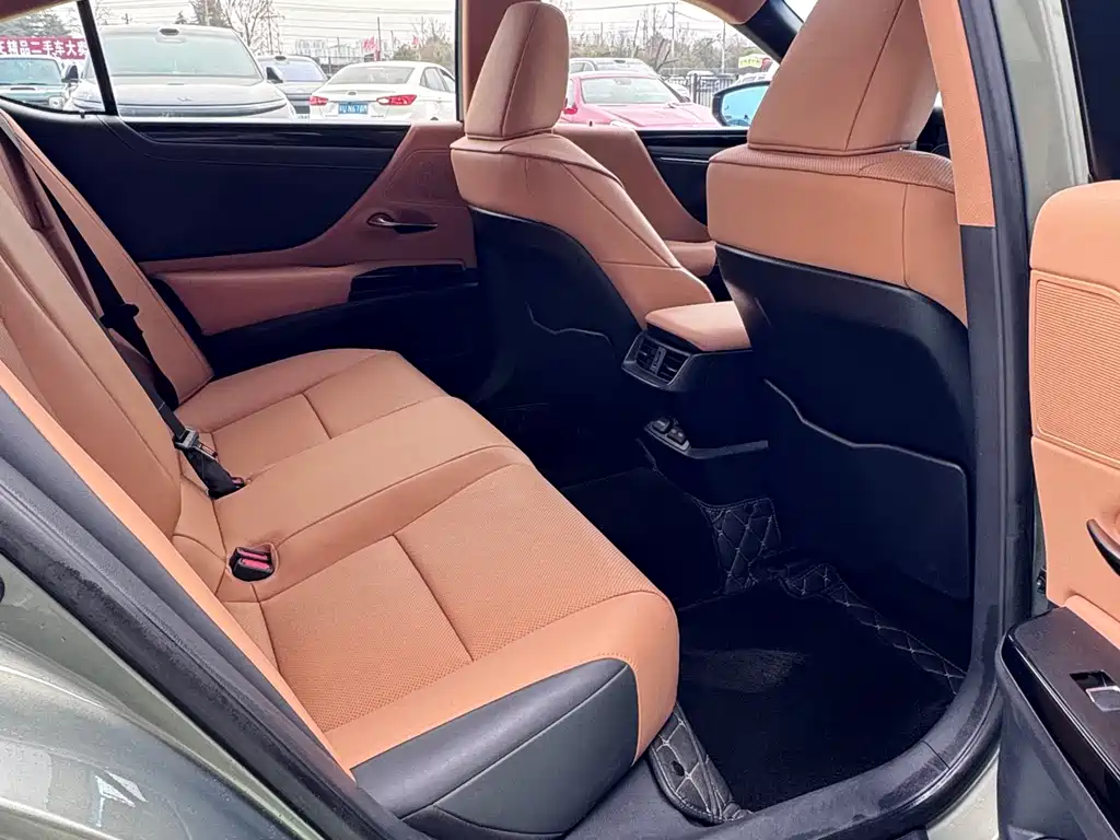 Lexus ES 2023 — фото 14