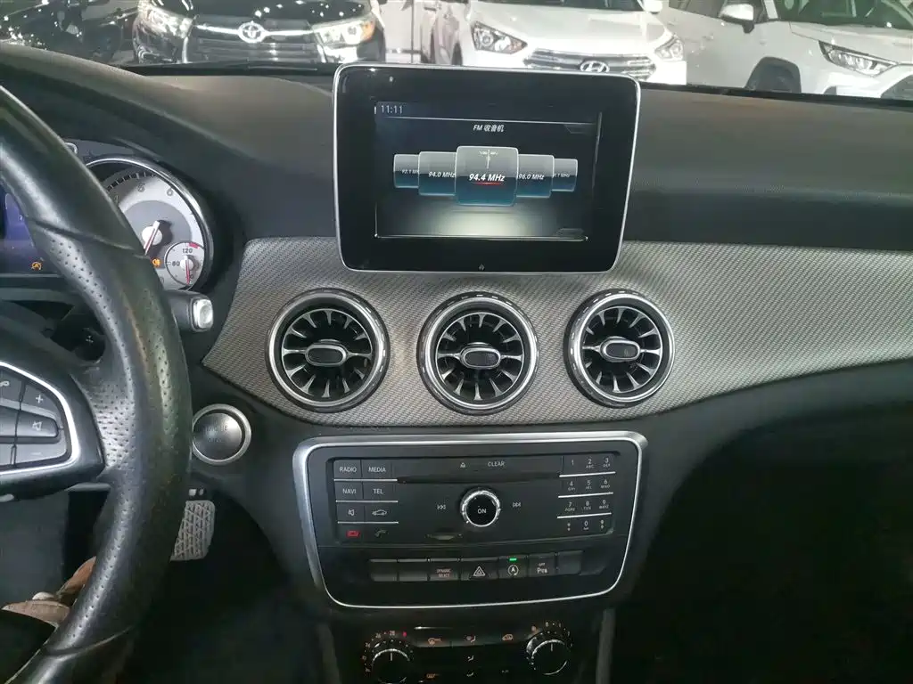 Mercedes-Benz GLA 2017 — фото 13