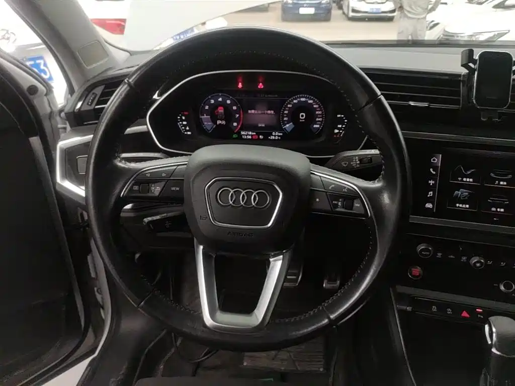 Audi Q3 2020 — фото 11