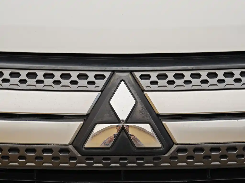 Mitsubishi Outlander 2019 — фото 3