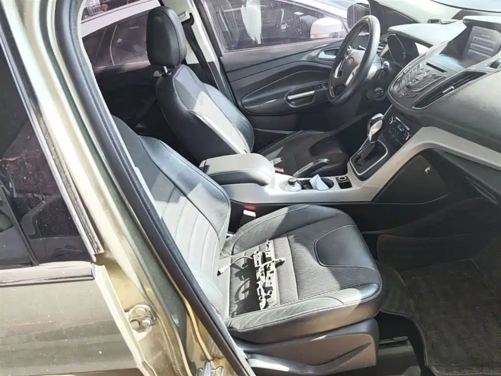 Ford Kuga 2016 — фото 25