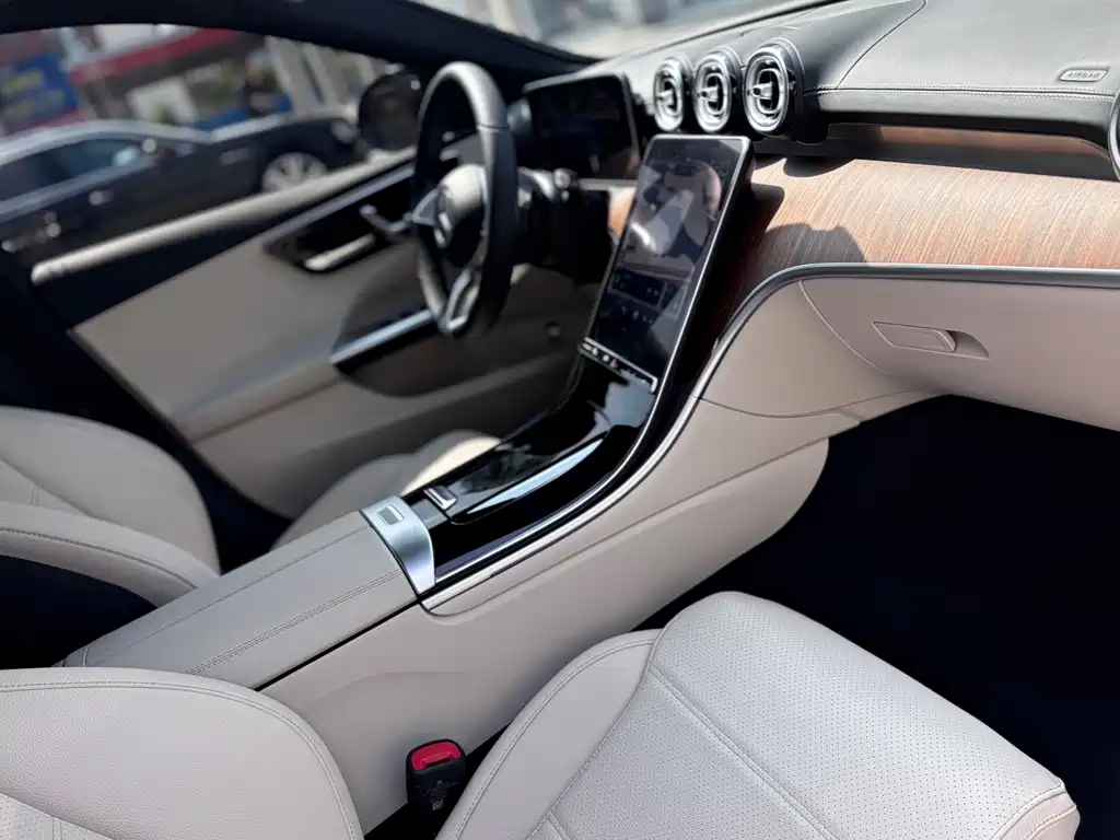 Mercedes-Benz C-Class 2023 — фото 10