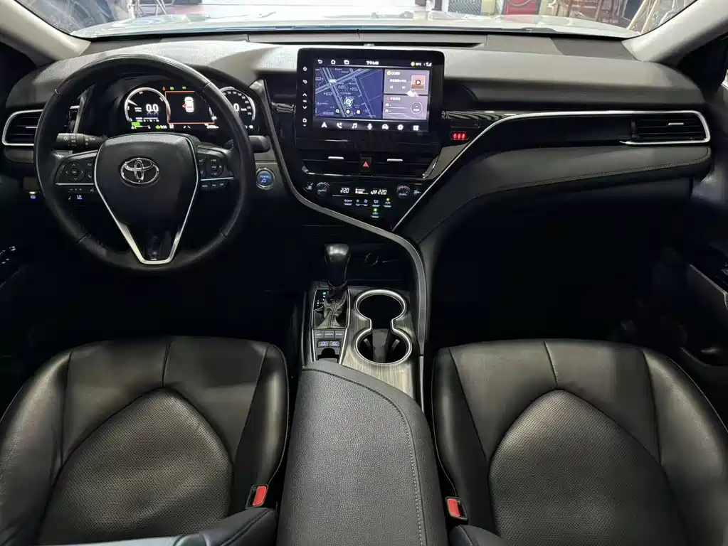 Toyota Camry 2024 — фото 4