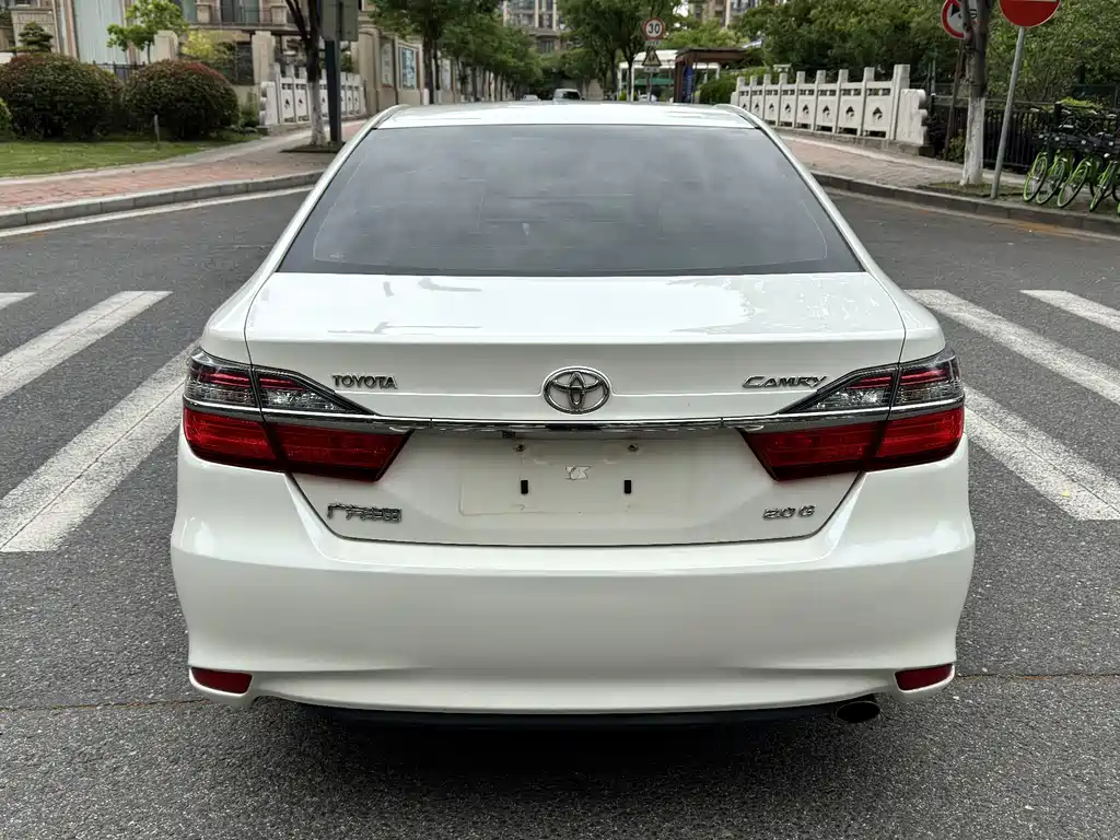 Toyota Camry 2015 — фото 6