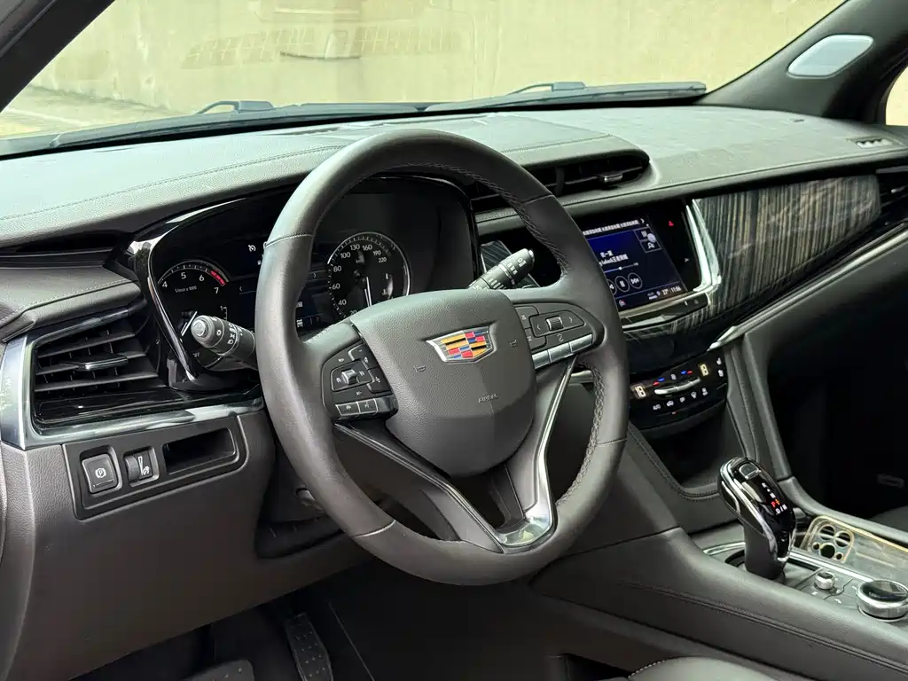 Cadillac XT6 2023 — фото 16
