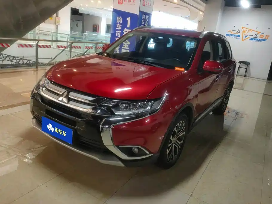 Mitsubishi Outlander 2016 — фото 1