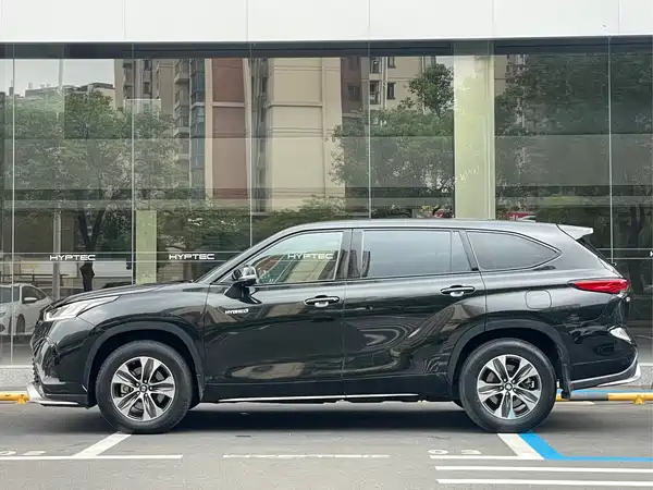 Toyota Crown Kluger 2022