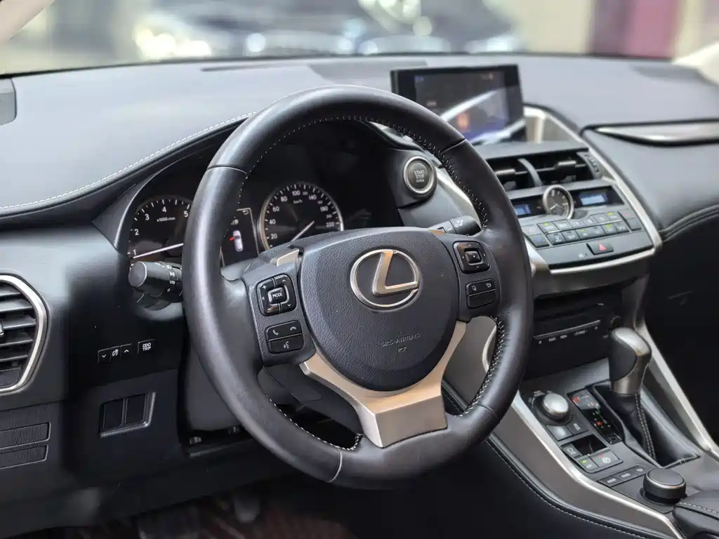 Lexus NX 2016 — фото 15