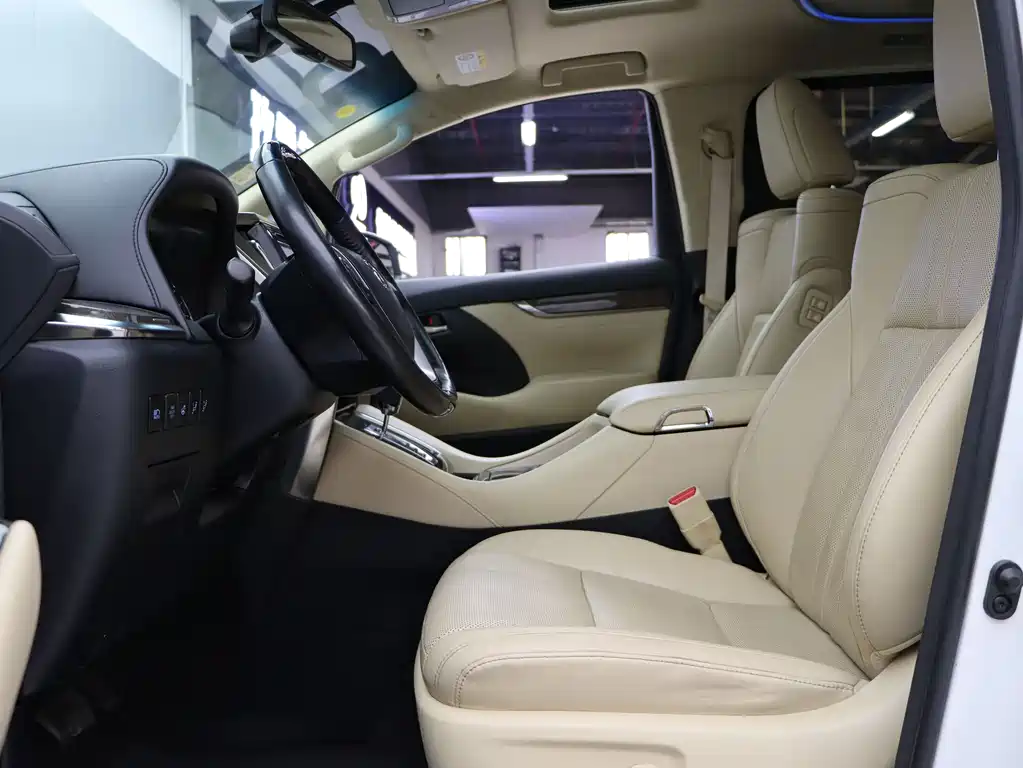 Toyota Alphard 2018 — фото 19