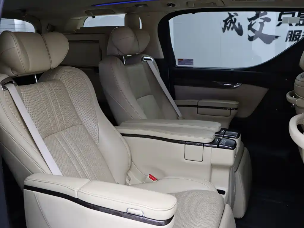 Toyota Alphard 2018 — фото 28