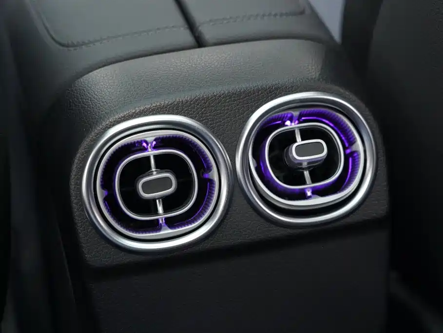 Mercedes-Benz C-Class 2023 — фото 23