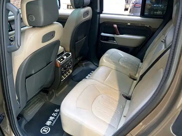 Land Rover Defender 2020