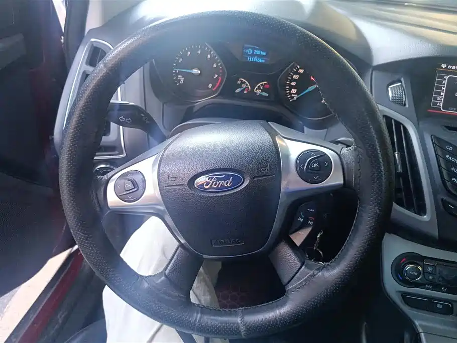 Ford Focus 2014 — фото 15