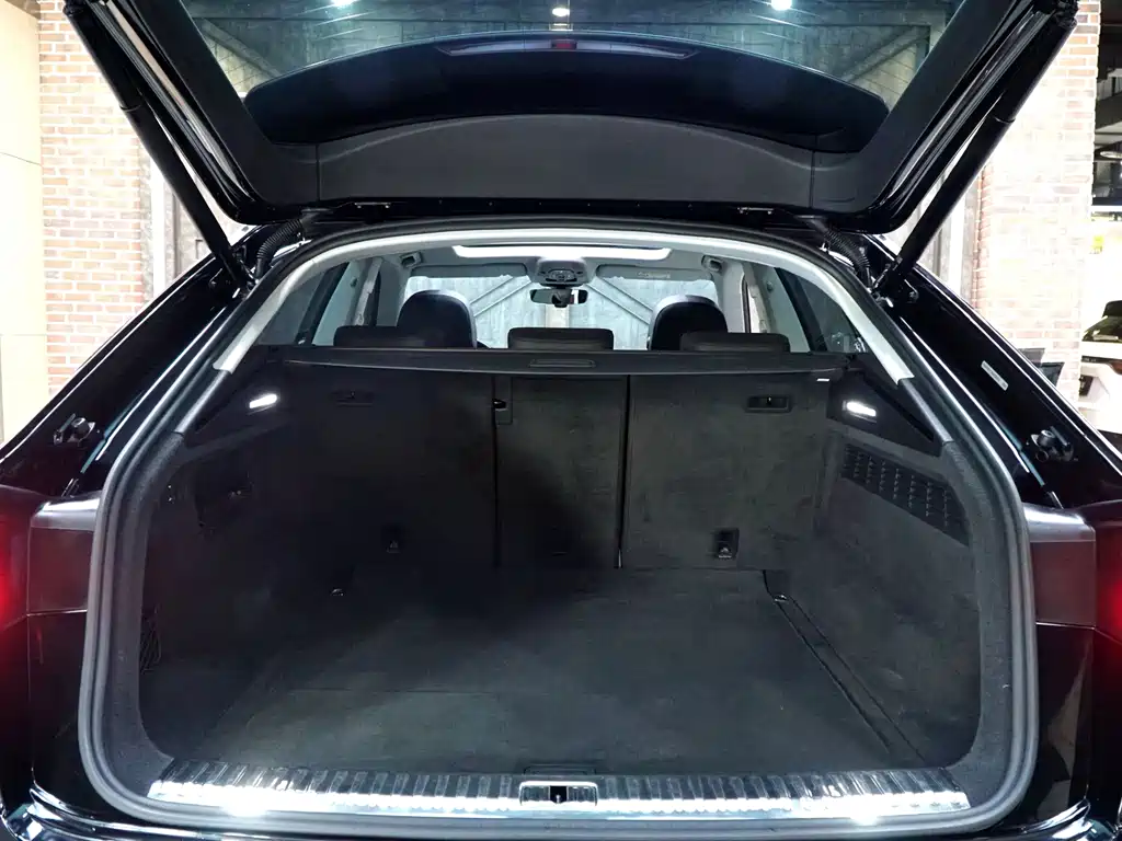 Audi Q8 2023 — фото 11