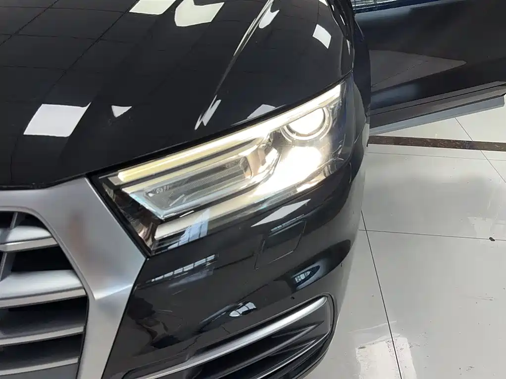 Audi Q5L 2018 — фото 16