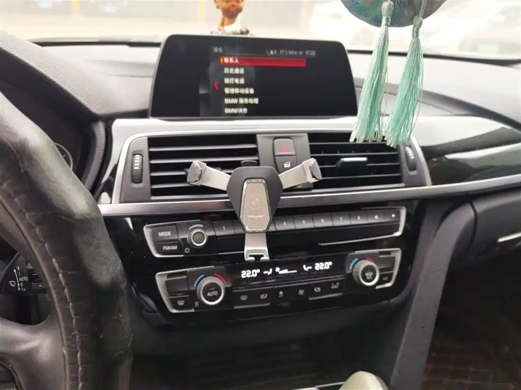 BMW 3 Series 2018 — фото 13
