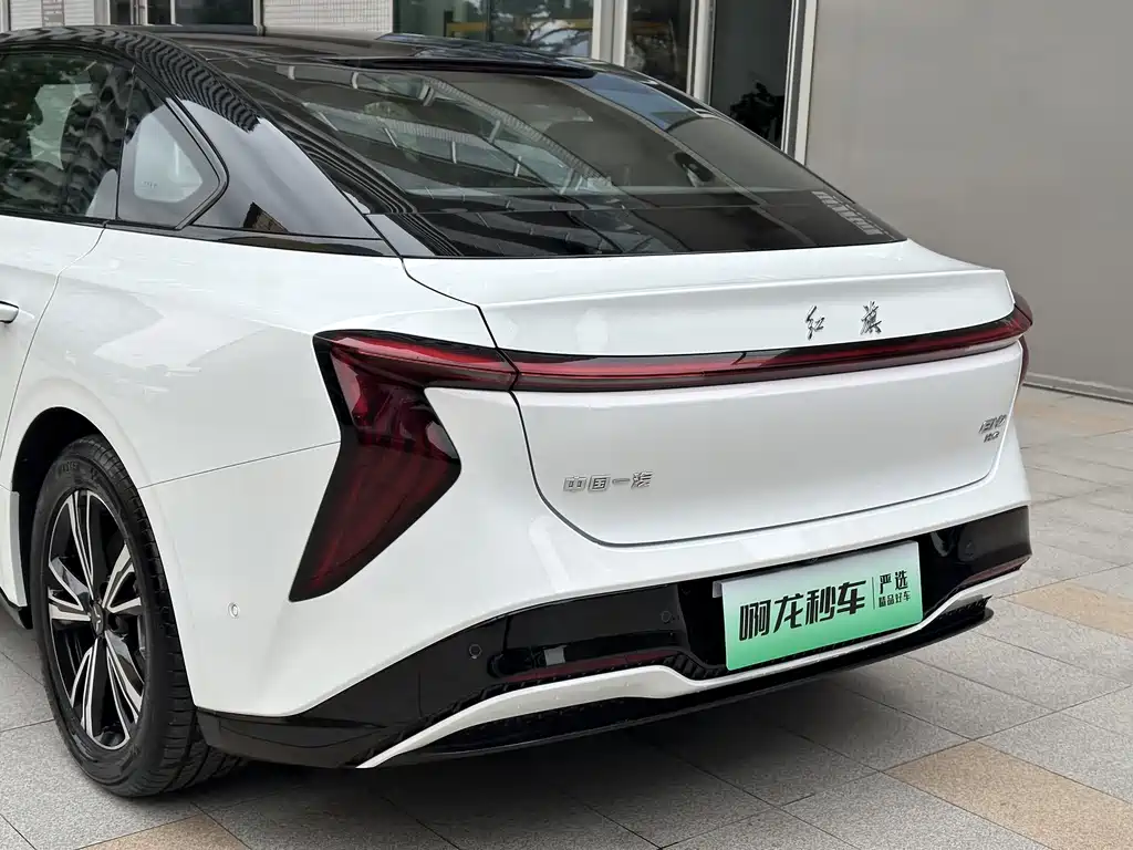 Hongqi EH7 2025 — фото 15