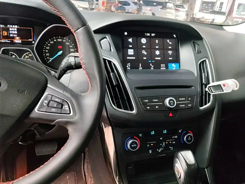 Ford Focus 2017 — фото 13