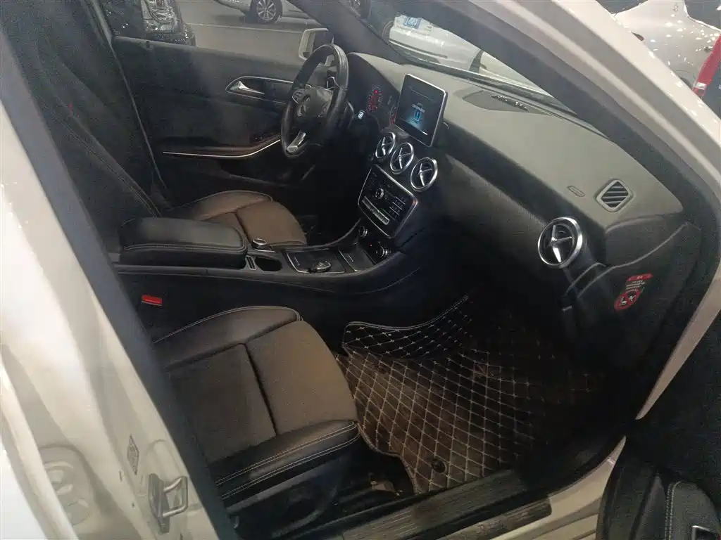 Mercedes-Benz A-Class 2017 — фото 16