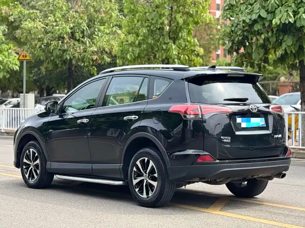 Toyota RAV4 2017 — фото 4