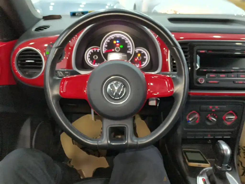 Volkswagen Beetle 2015 — фото 11